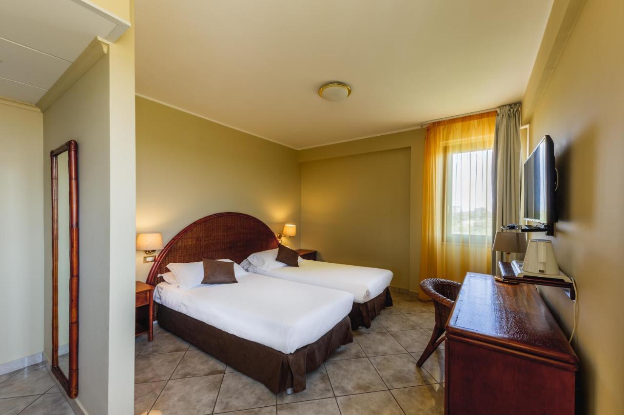 Lido Azzurro Apulia Hotel Taranto Ara Solis מראה חיצוני תמונה