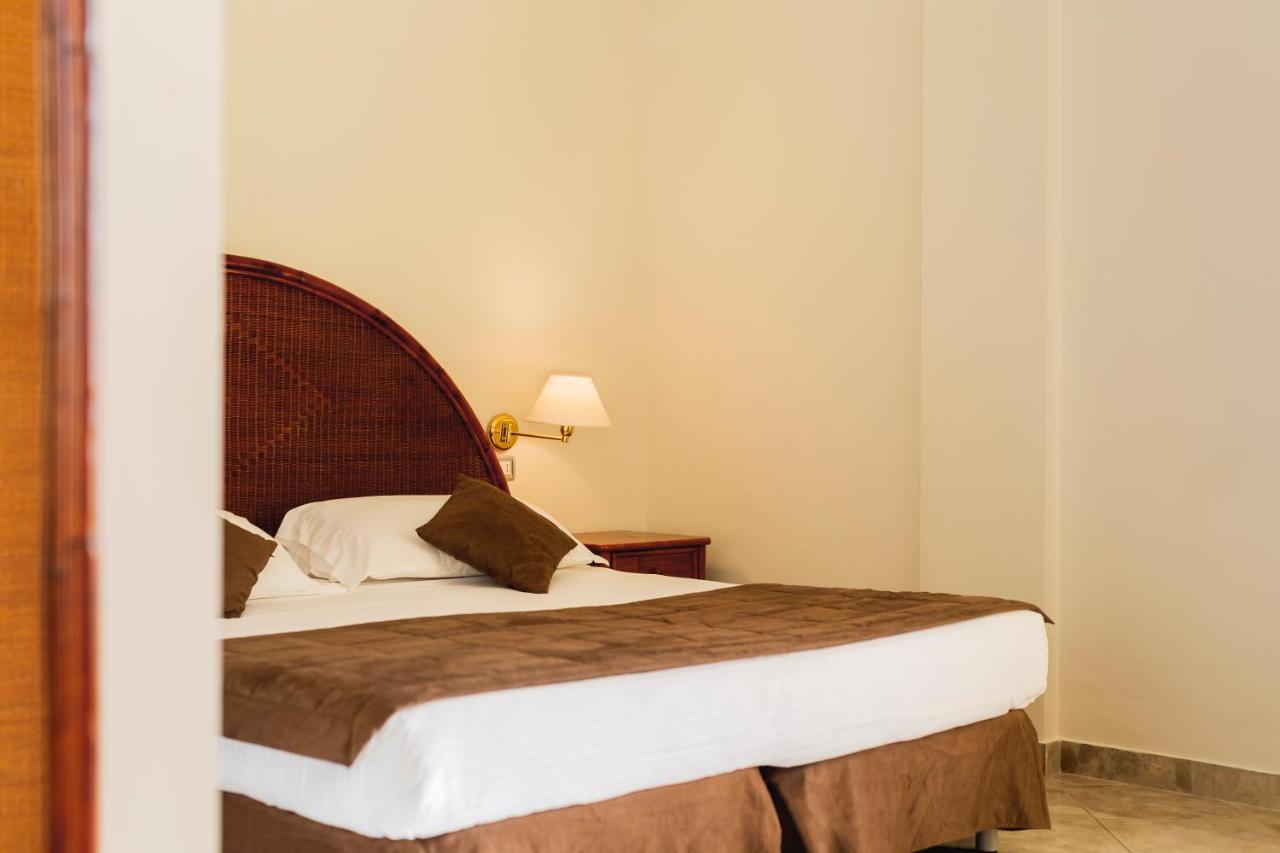 Lido Azzurro Apulia Hotel Taranto Ara Solis מראה חיצוני תמונה