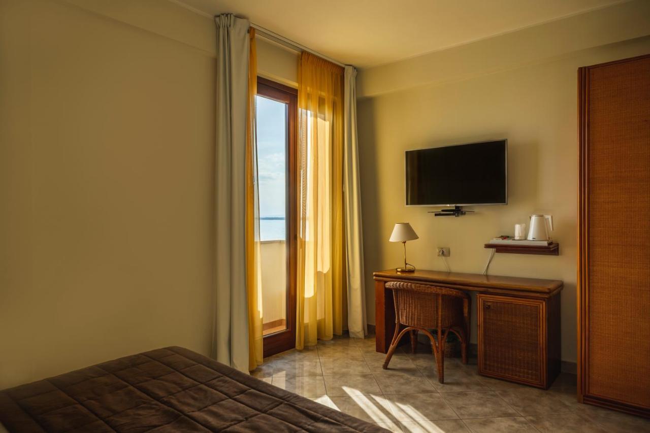 Lido Azzurro Apulia Hotel Taranto Ara Solis מראה חיצוני תמונה