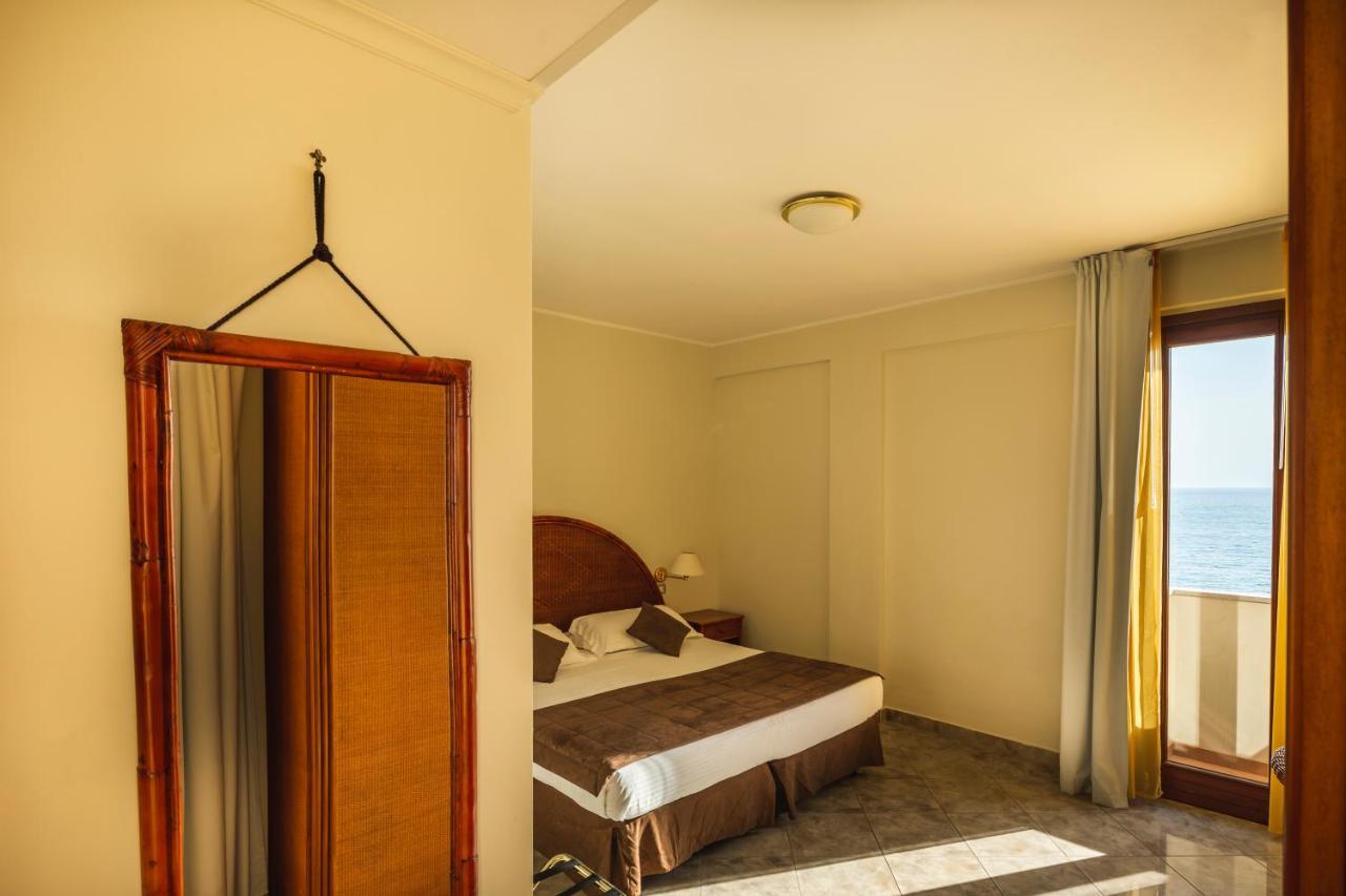 Lido Azzurro Apulia Hotel Taranto Ara Solis מראה חיצוני תמונה