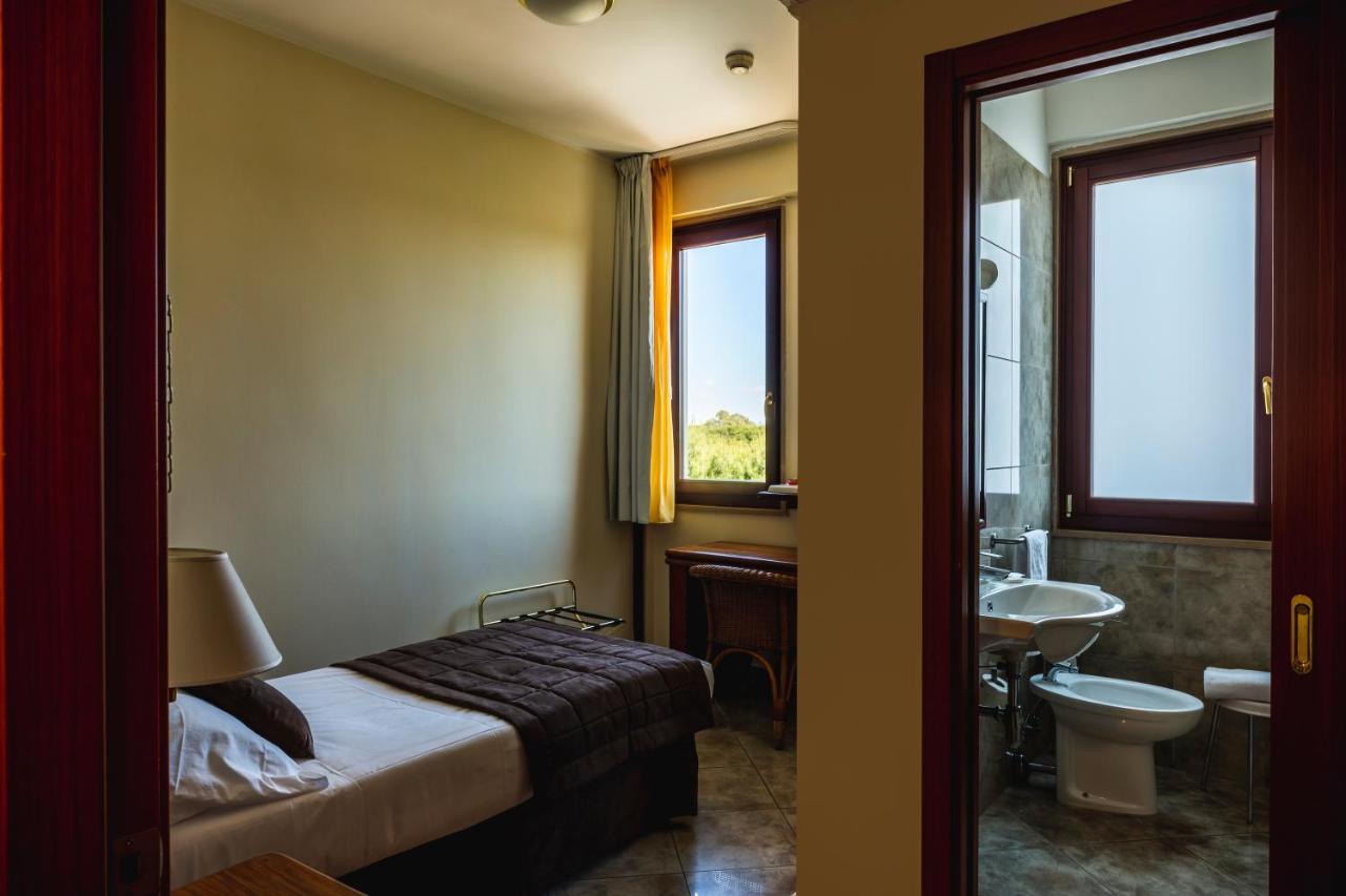 Lido Azzurro Apulia Hotel Taranto Ara Solis מראה חיצוני תמונה
