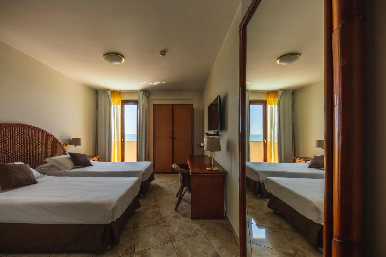 Lido Azzurro Apulia Hotel Taranto Ara Solis מראה חיצוני תמונה