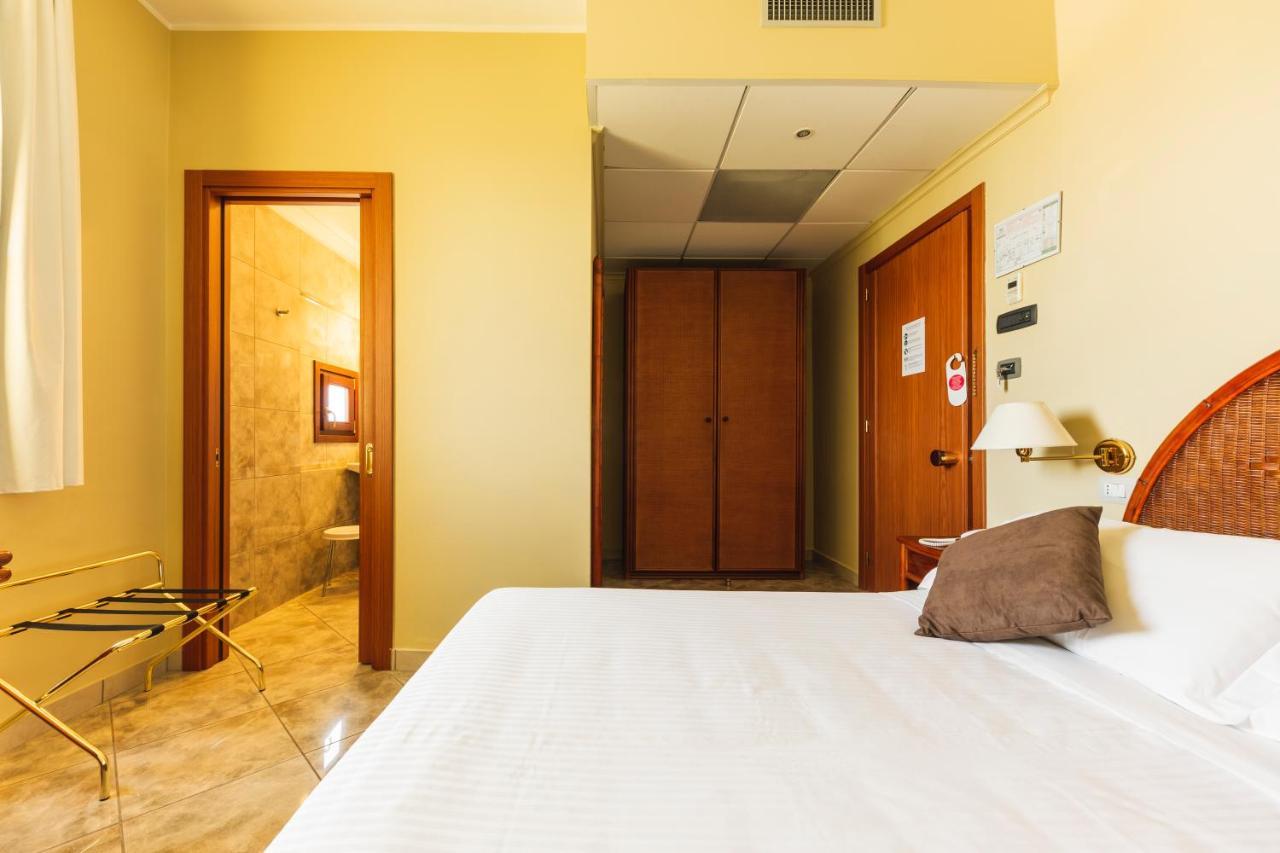 Lido Azzurro Apulia Hotel Taranto Ara Solis מראה חיצוני תמונה