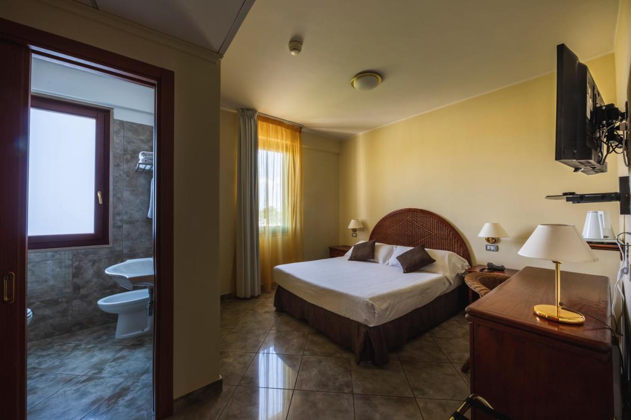 Lido Azzurro Apulia Hotel Taranto Ara Solis מראה חיצוני תמונה