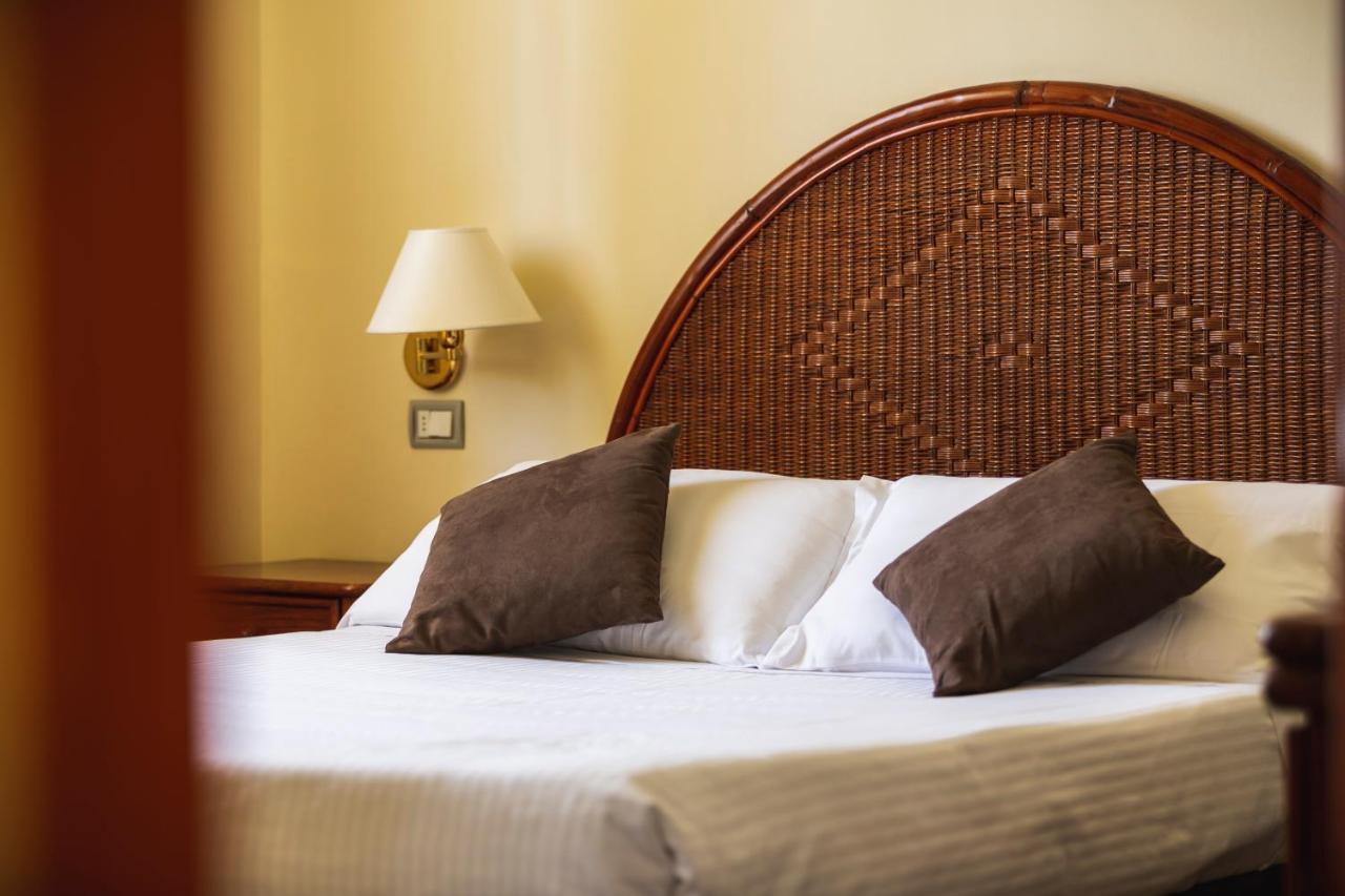 Lido Azzurro Apulia Hotel Taranto Ara Solis מראה חיצוני תמונה