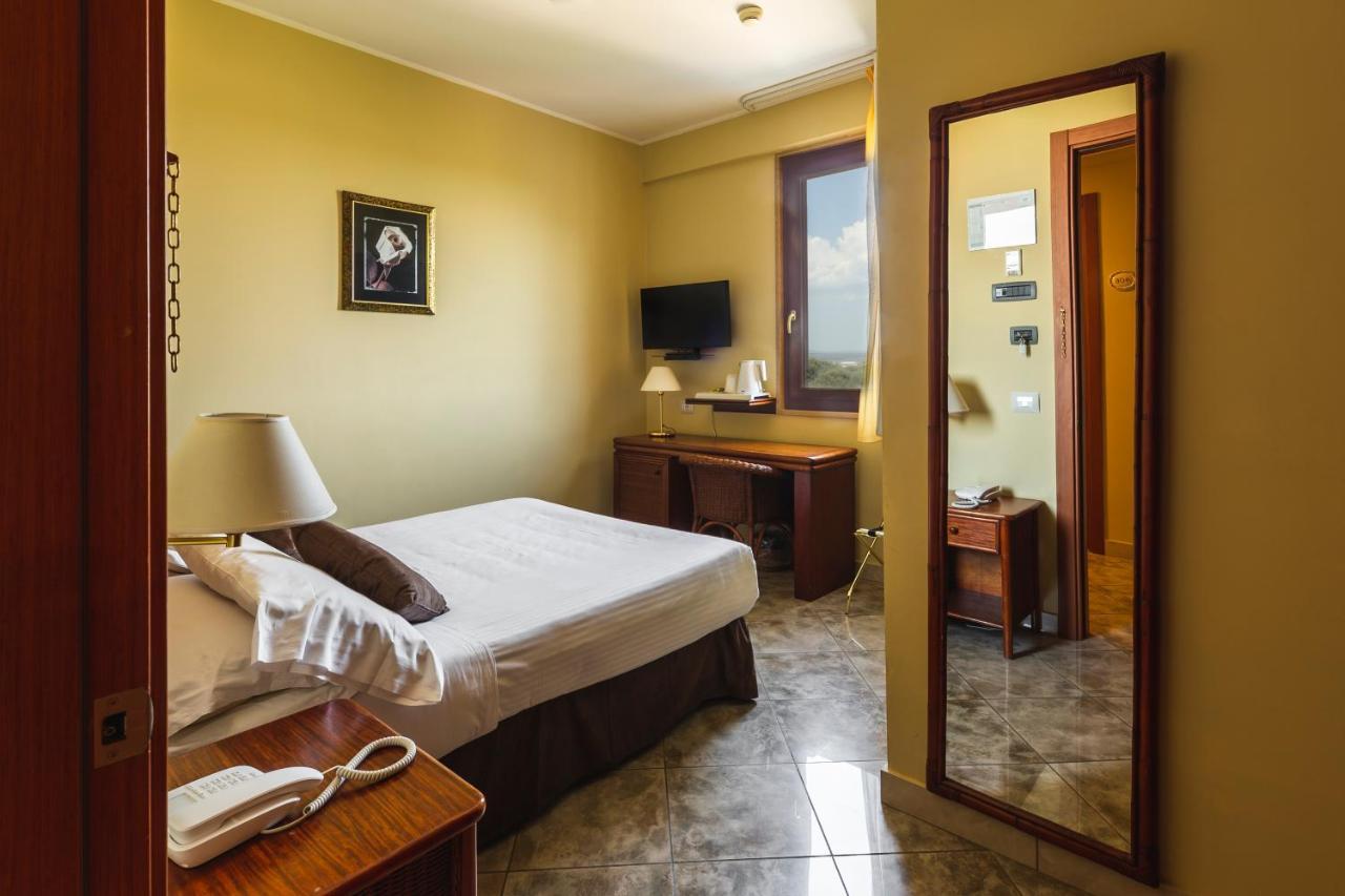 Lido Azzurro Apulia Hotel Taranto Ara Solis מראה חיצוני תמונה