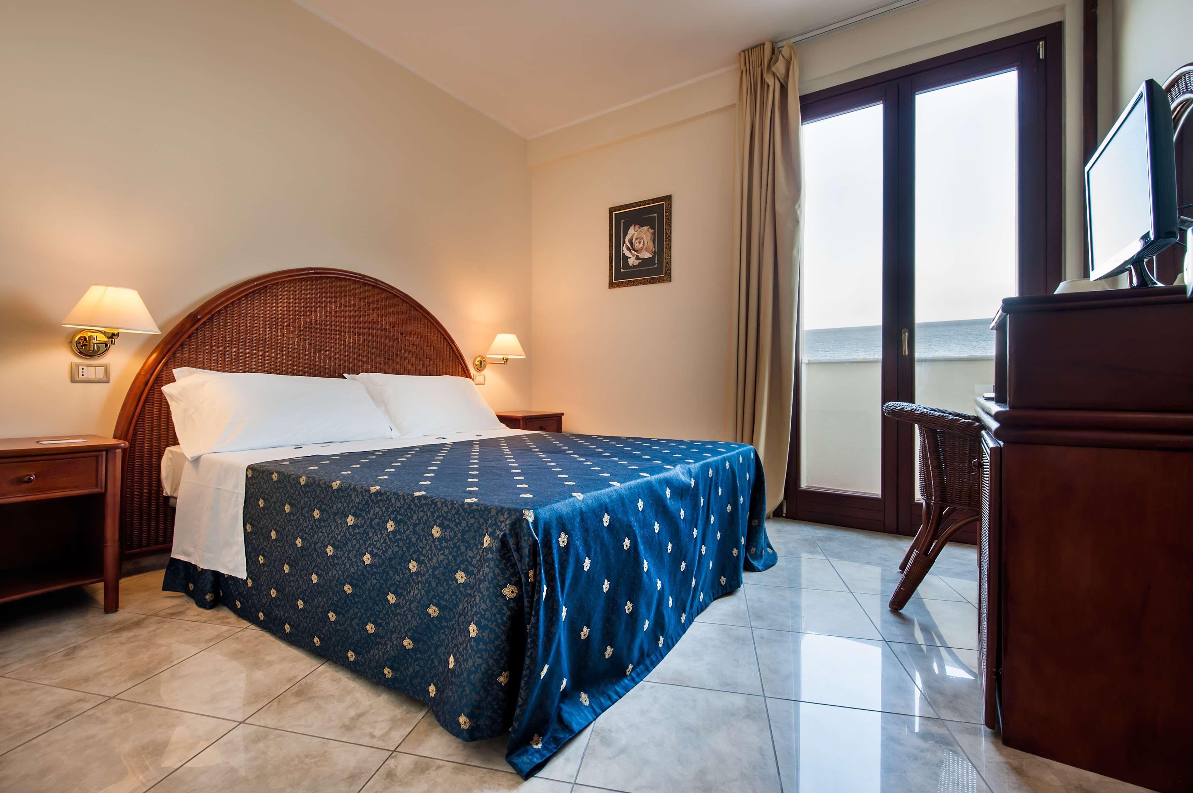 Lido Azzurro Apulia Hotel Taranto Ara Solis מראה חיצוני תמונה